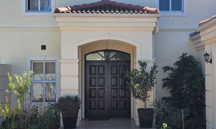 To Let 4 Bedroom Property for Rent in Hout Bay Western Cape
